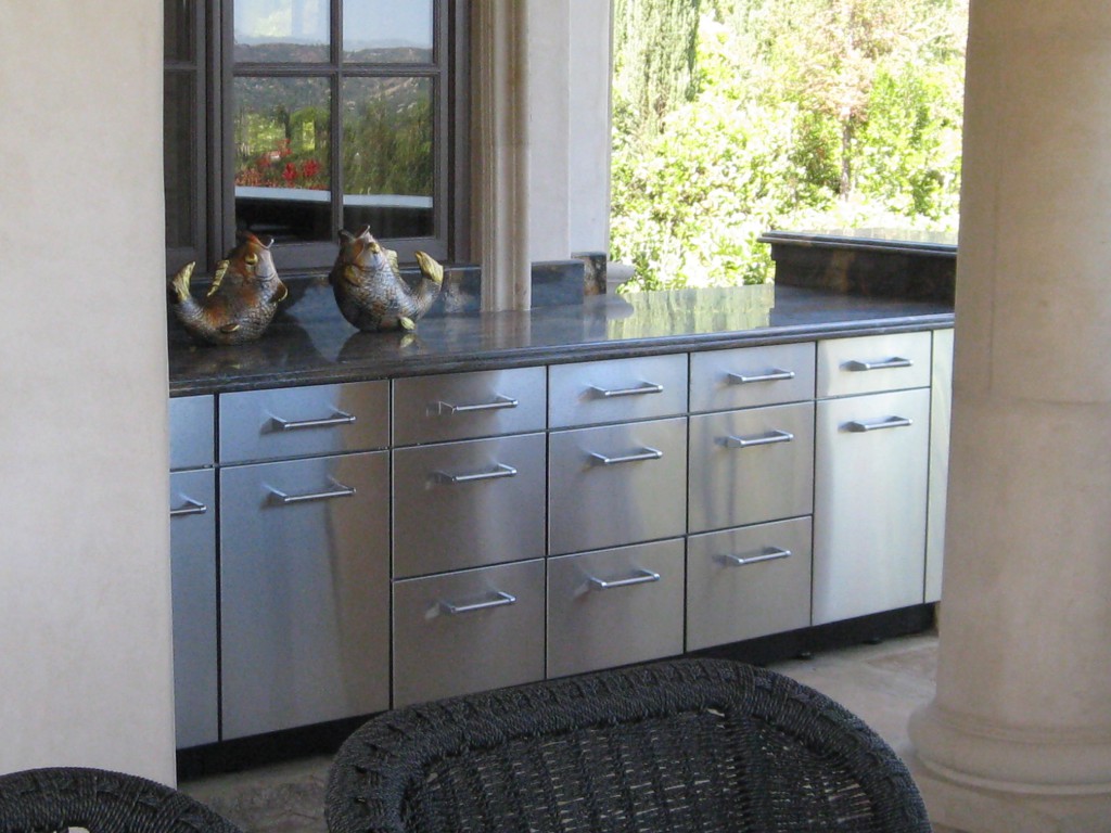 BBQ appliances fam. rm. wall